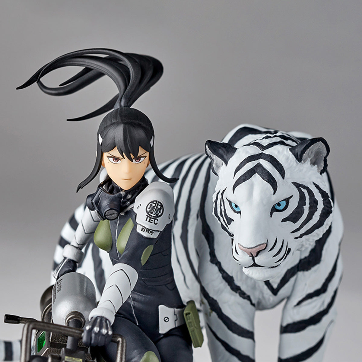 Kaiju No. 8 Ashiro Mina and Bakko 1/18 Scale Figure