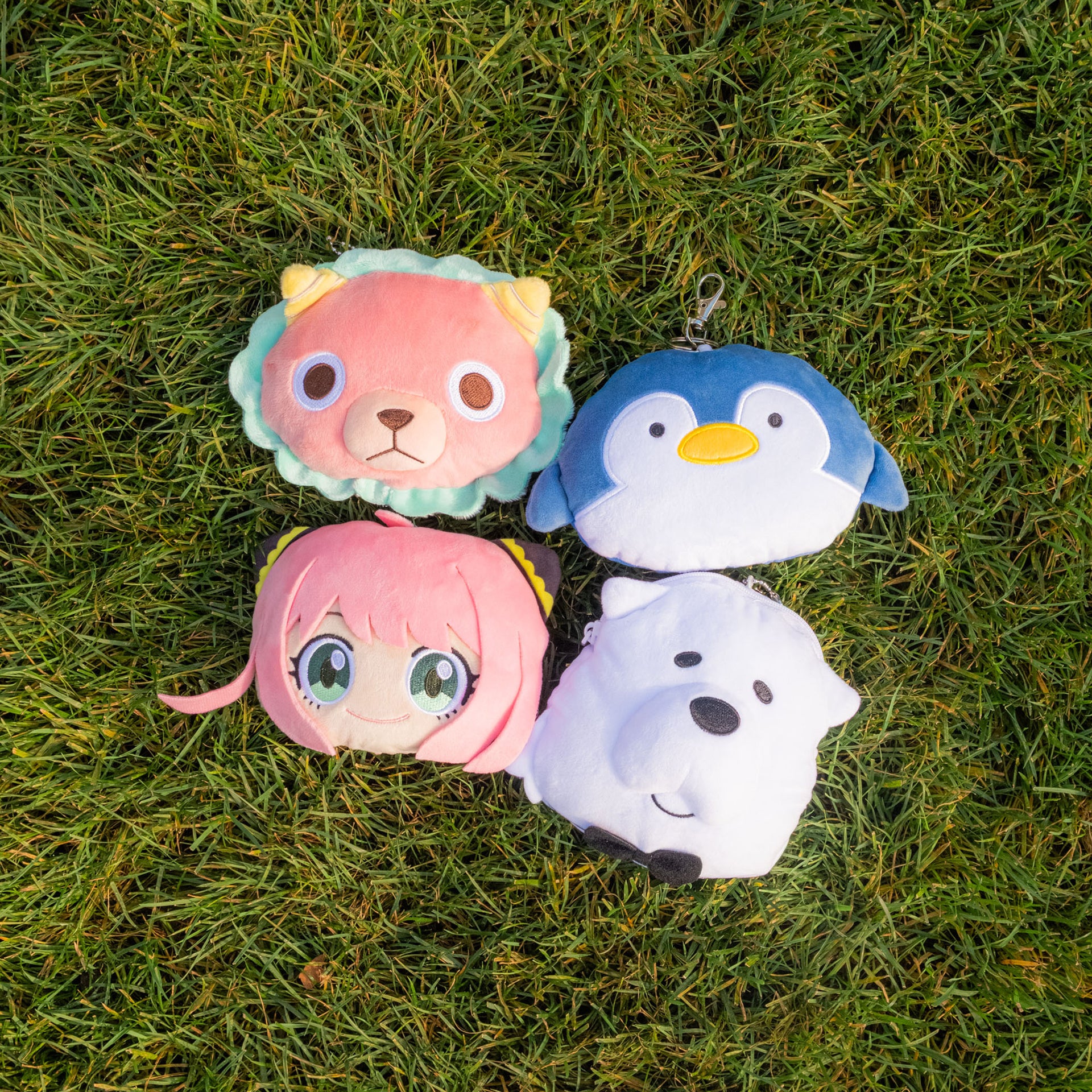 Spy x Family Anya Forger Face-Shaped Pass Case with Reel