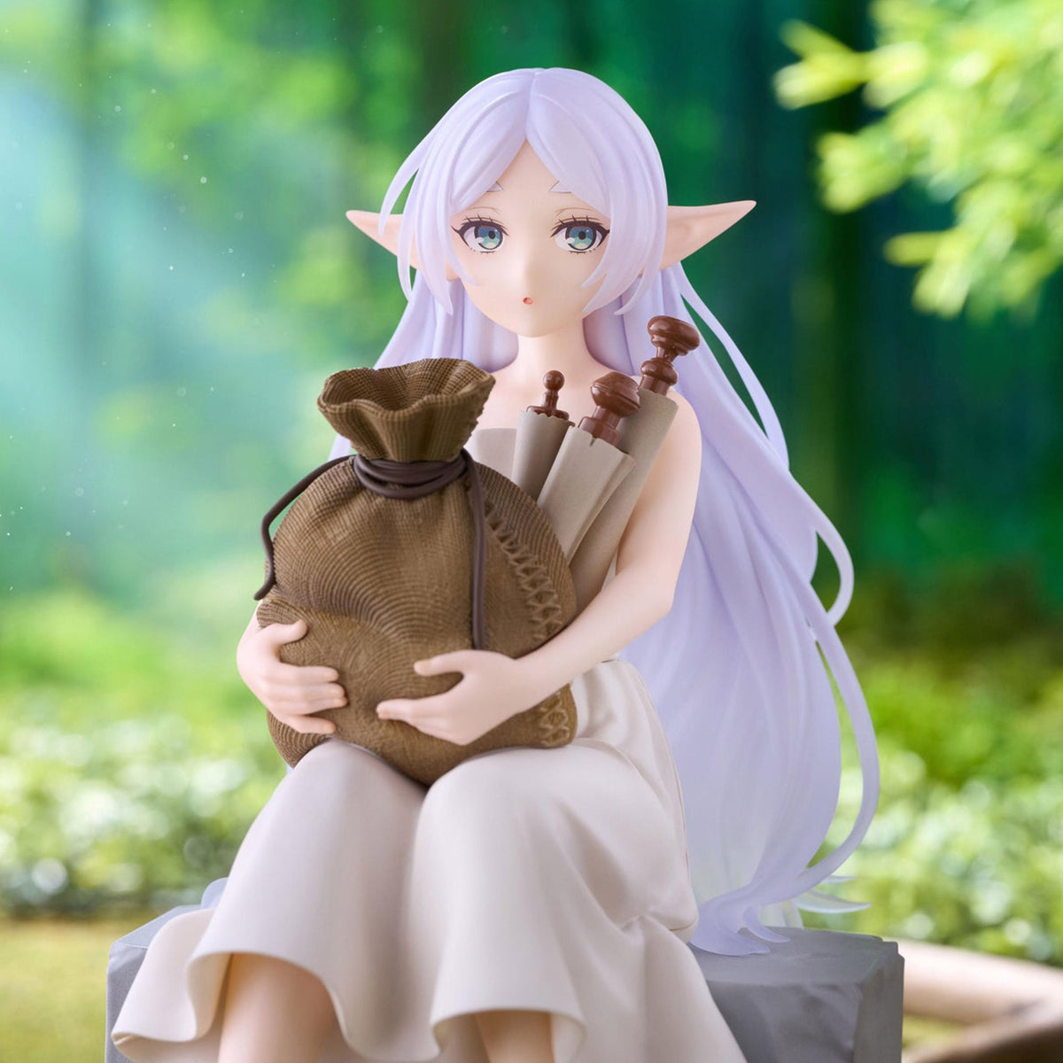 Frieren: Beyond Journey's End Frieren In Training Ver. Desktop Figure