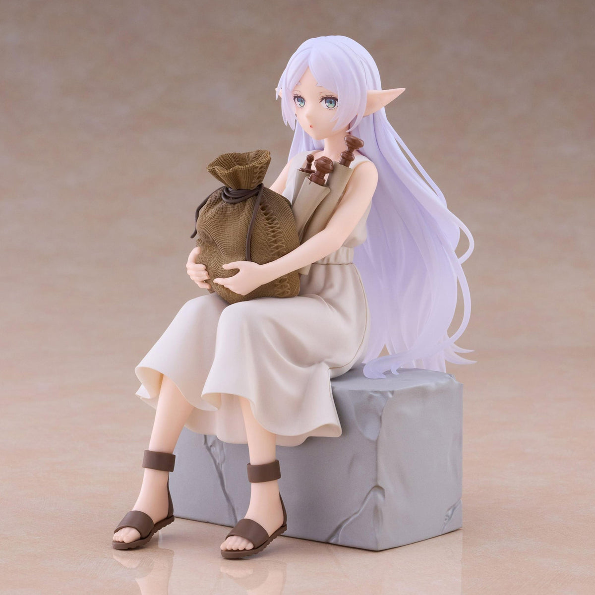 Frieren: Beyond Journey's End Frieren In Training Ver. Desktop Figure