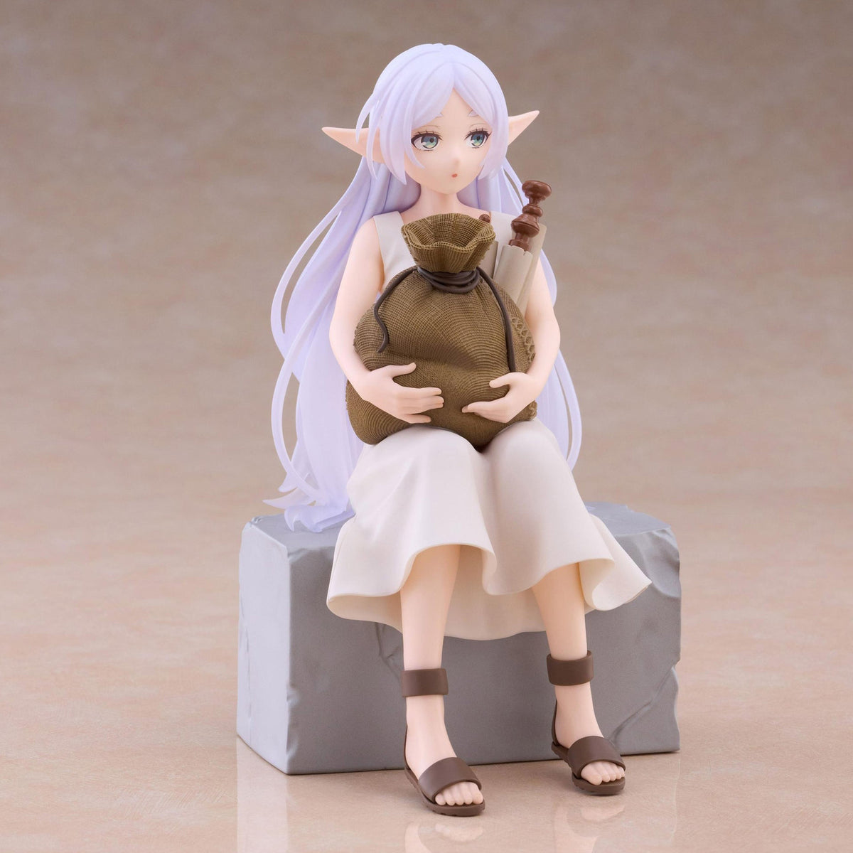 Frieren: Beyond Journey's End Frieren In Training Ver. Desktop Figure
