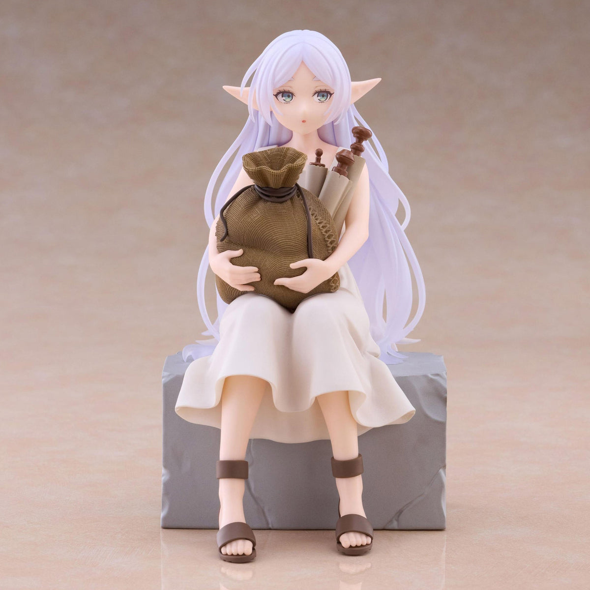 Frieren: Beyond Journey's End Frieren In Training Ver. Desktop Figure