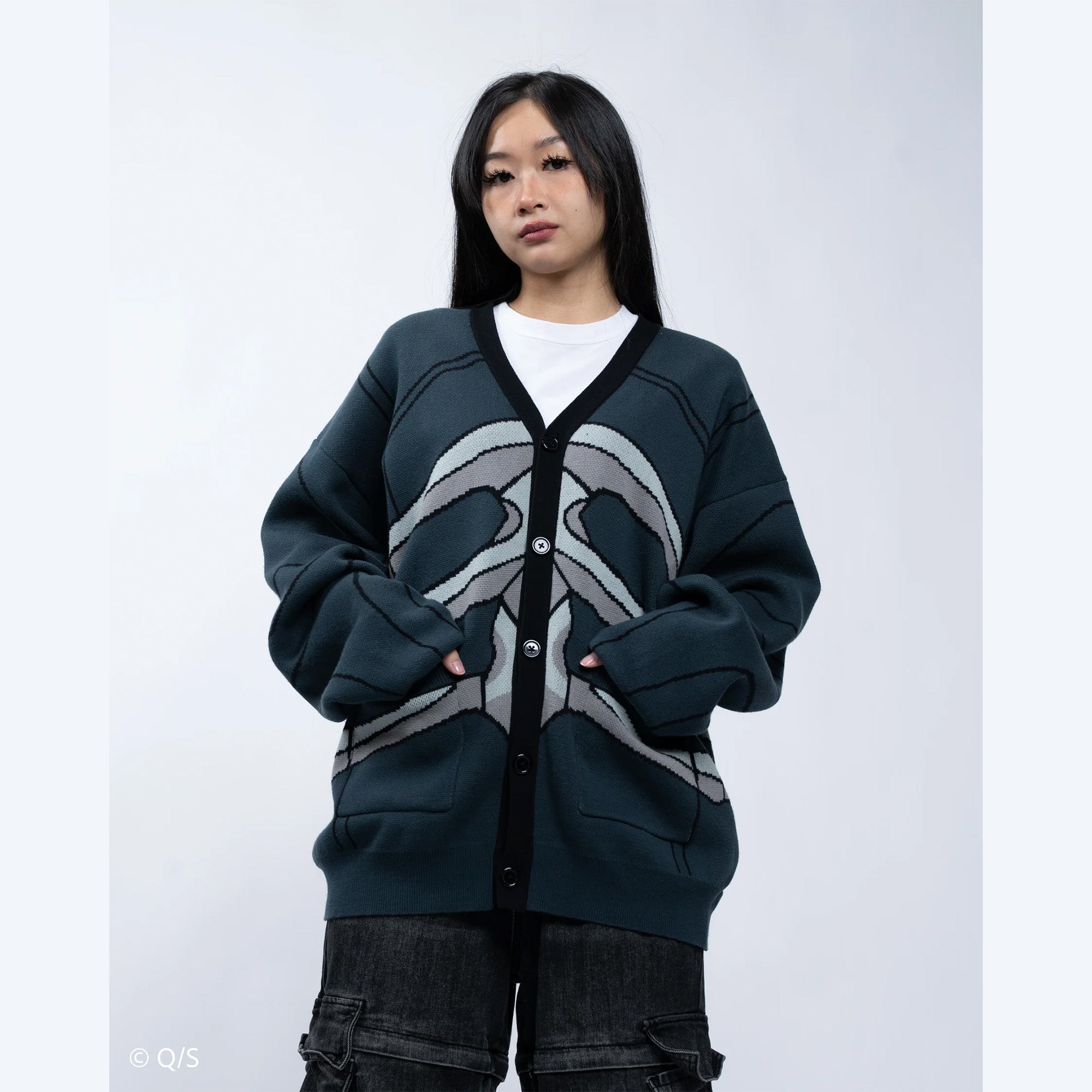 ボカロレイヤード風ハンドニット Dorohedoro Caiman Steady Hands Cardigan – TOHO animation Store | US