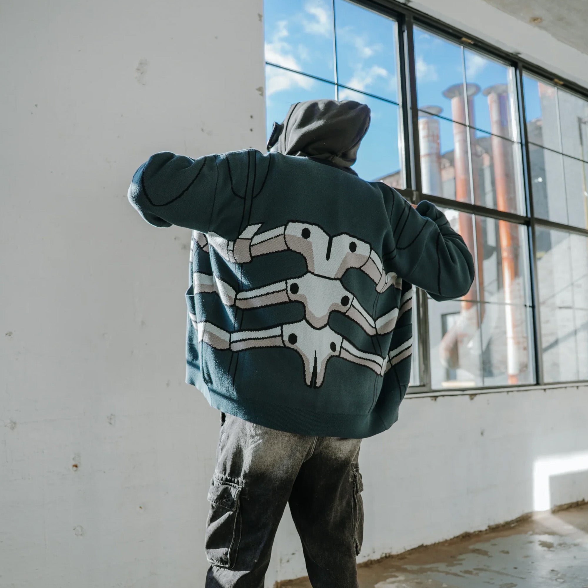 ボカロレイヤード風ハンドニット Dorohedoro Caiman Steady Hands Cardigan – TOHO animation Store | US